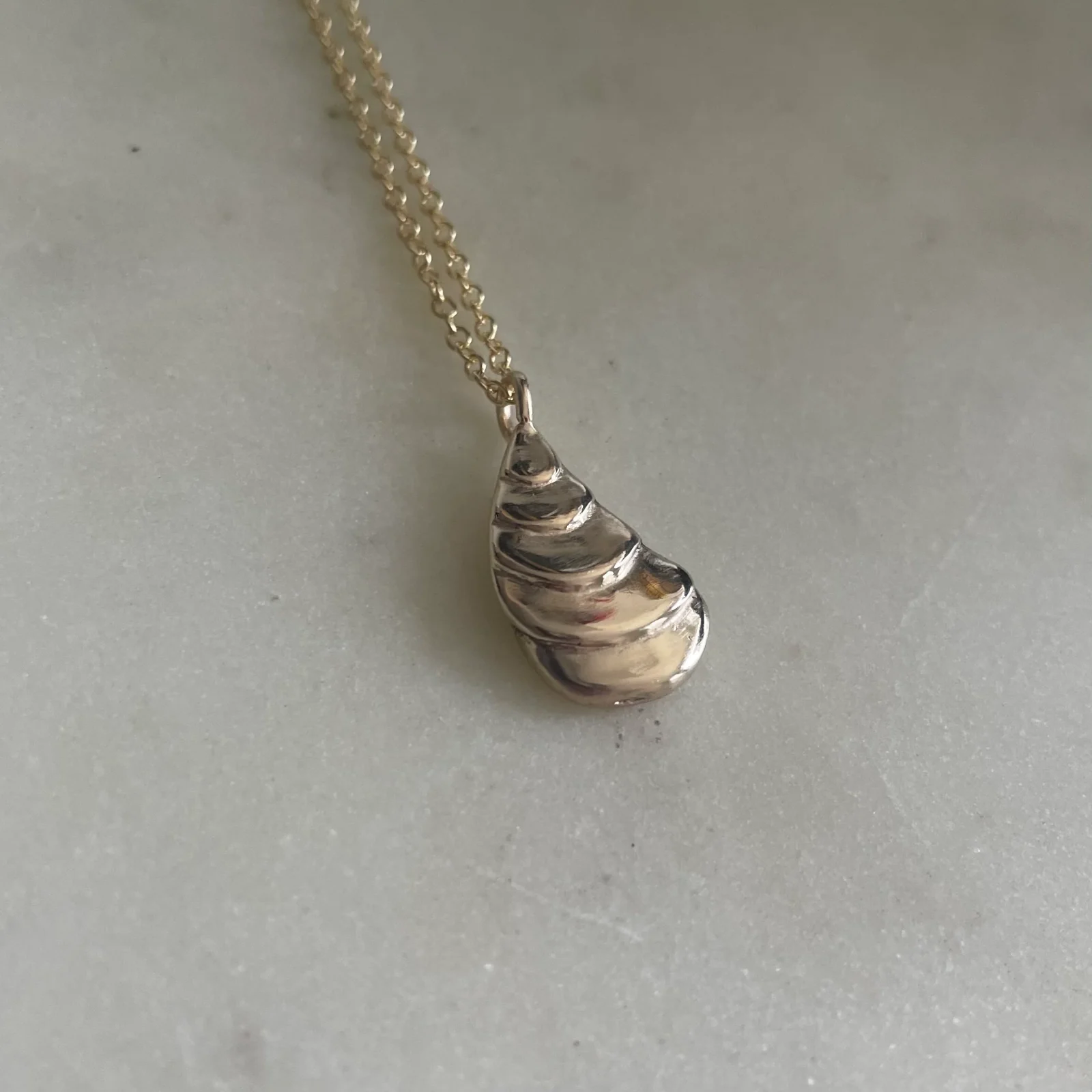 14K GOLD OYSTER PENDANT — SMALL - Image 2