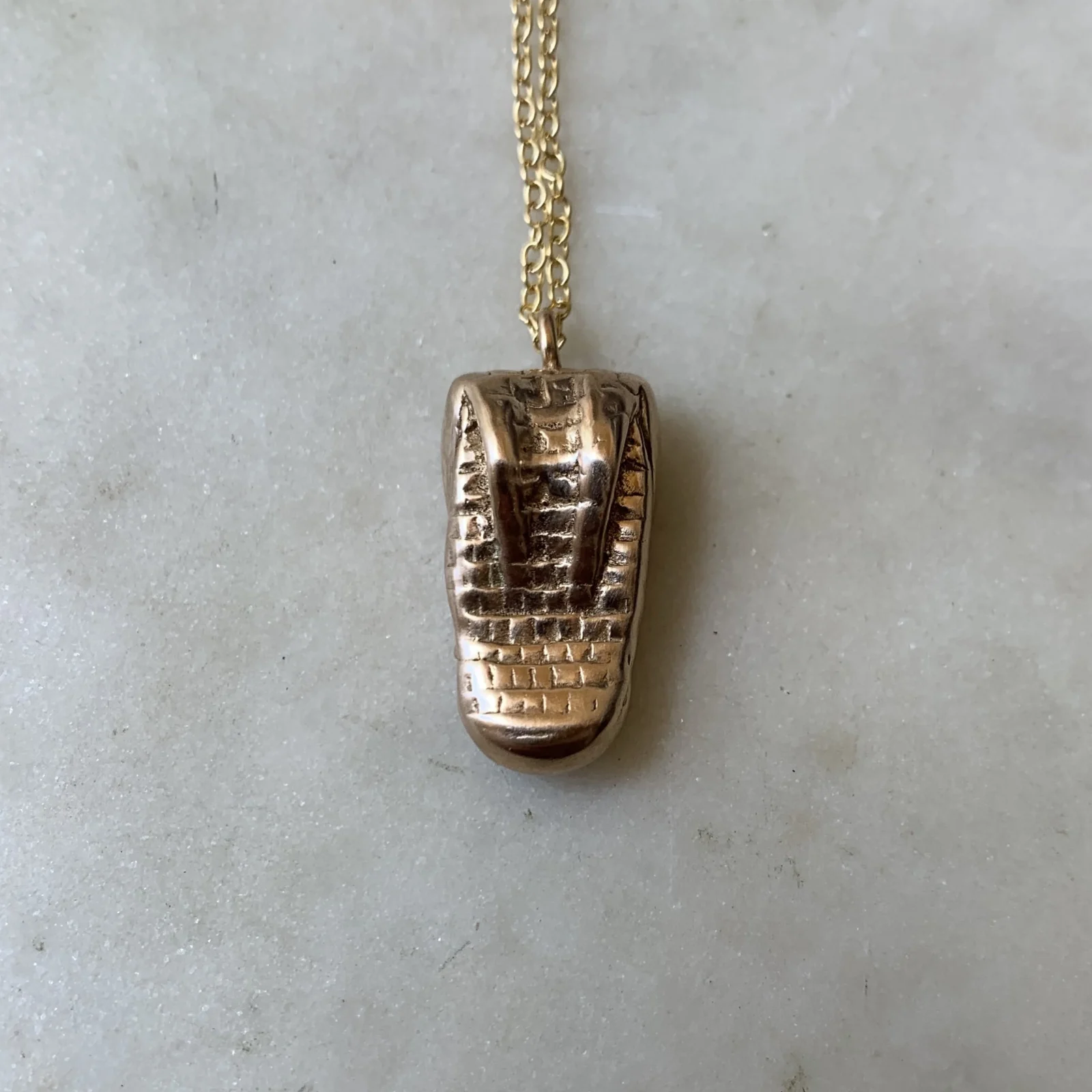 ARCHIVE — ALLIGATOR PENDANT