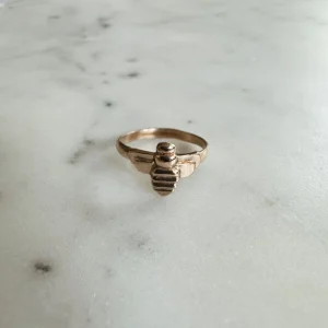 BEE RING