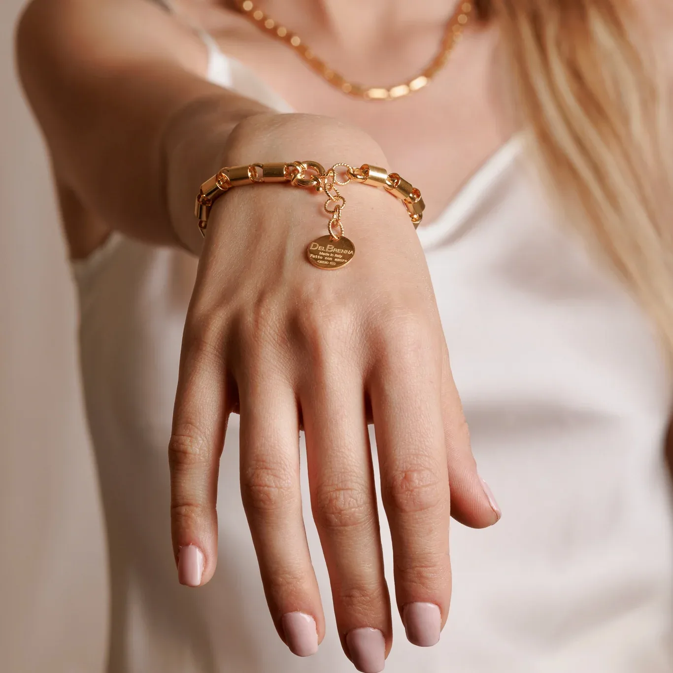 Cylinders 7mm Bracelet in Gold - Image 2