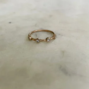 DOT TO DOT RING + DIAMOND