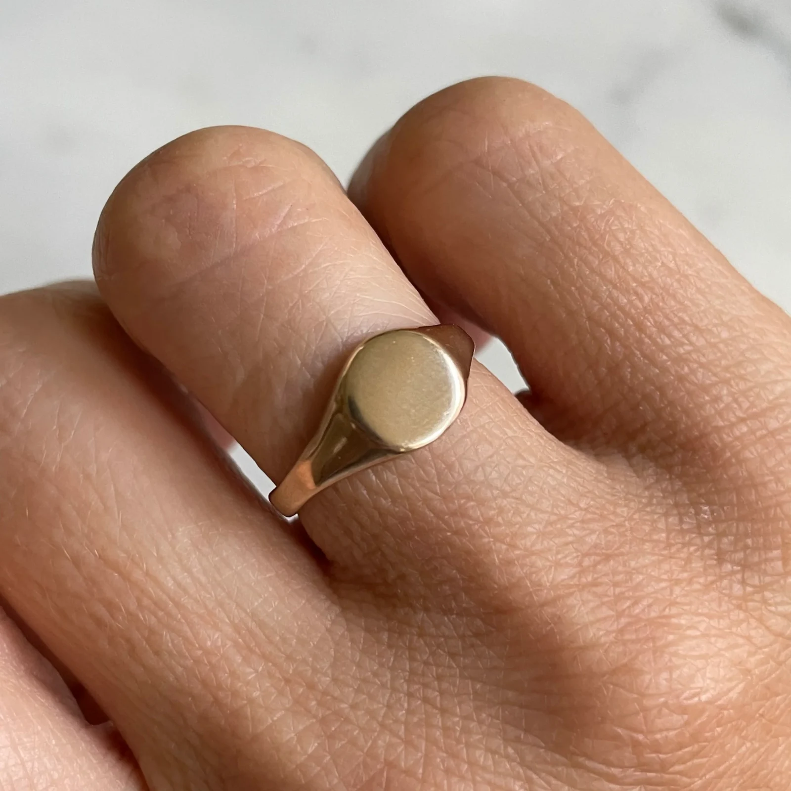 ENGRAVABLE SIGNET RING — ROUND - Image 2