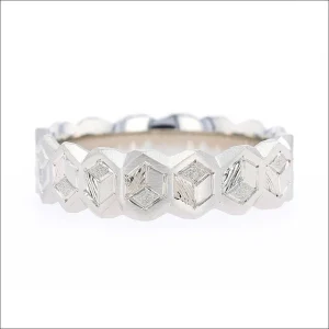 Hand Engraved Hexi-Cube Pattern Men's Band 14KW