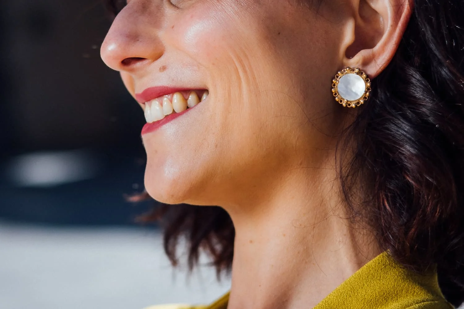 Piazza Stud Earrings in Gold with Mother of Pearl - Image 2