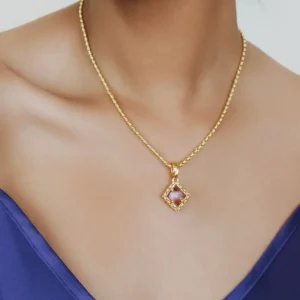 Quadra Pendant in Gold with Amethyst