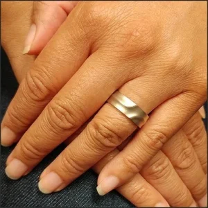 Rippled Wedding Band 14KW
