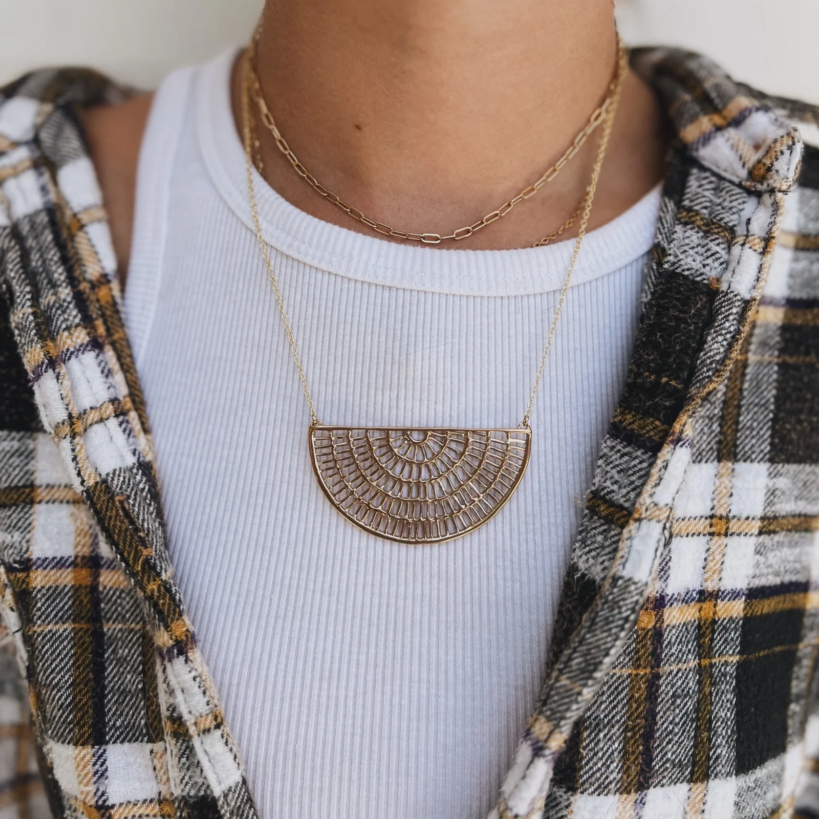 SHIMMERING SUN NECKLACE - Image 2