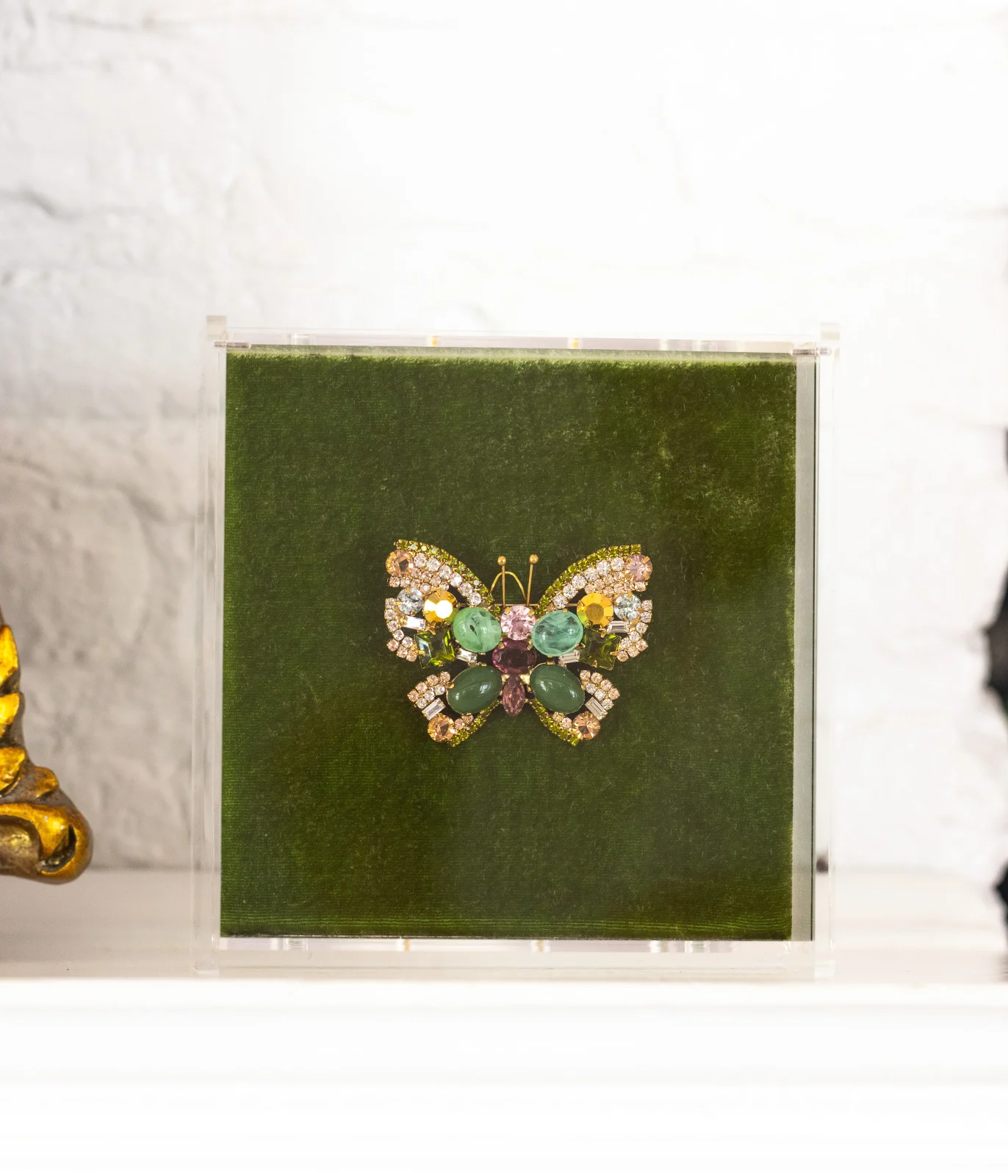 Small Butterfly in Taiwan Jade / Crystal / Light Amethyst - Image 2