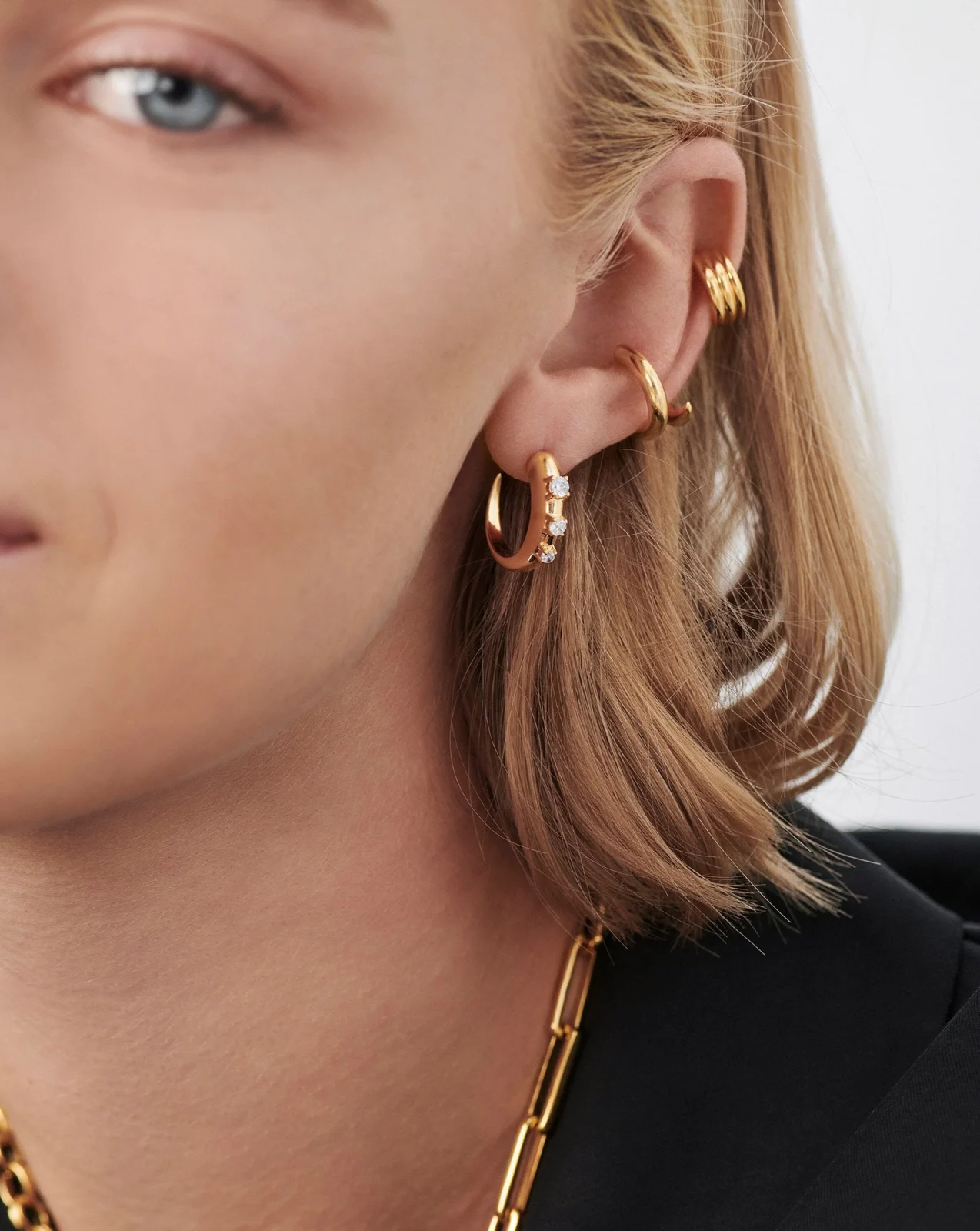 Small Claw Hoop Earrings - Image 2